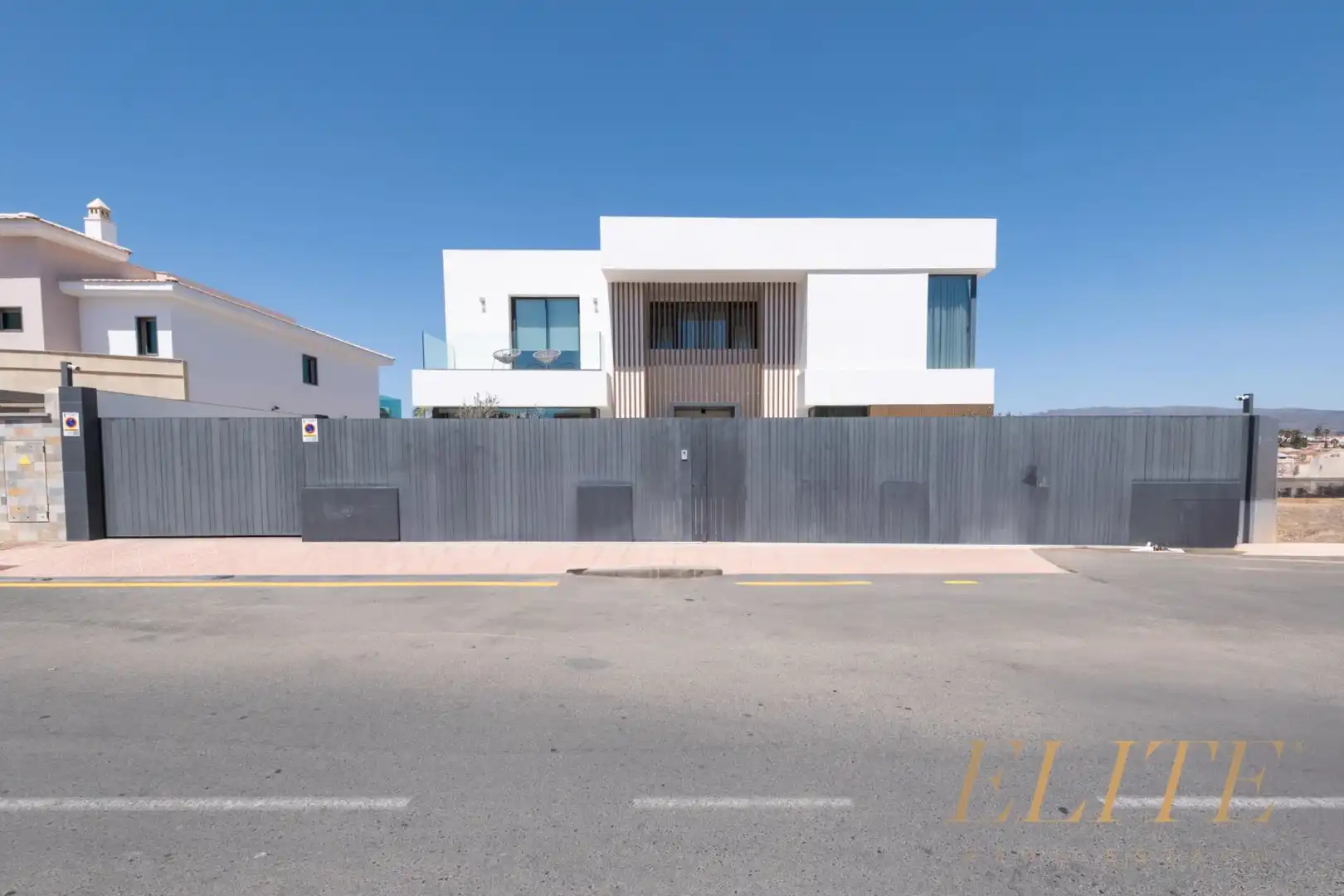Vista exterior de Casa o chalet en venta en San Bartolomé de Tirajana con Aire acondicionado, Jardín privado y Terraza