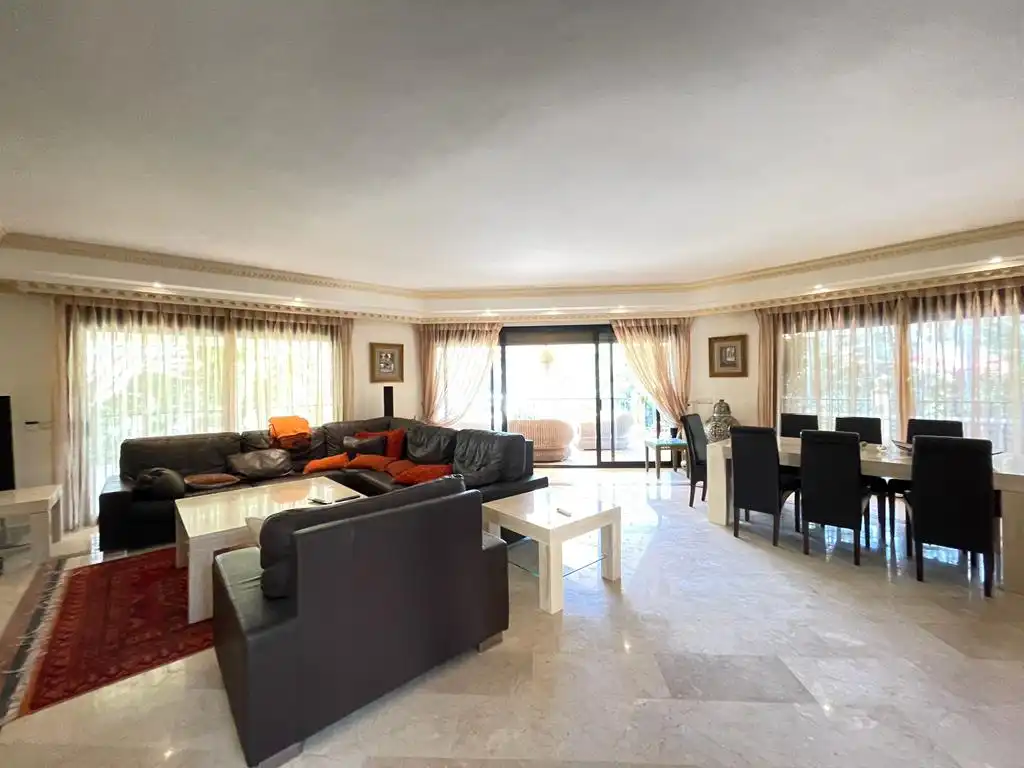 Sala d'estar de Casa o xalet de lloguer en Benahavís amb Aire condicionat, Calefacció i Jardí privat