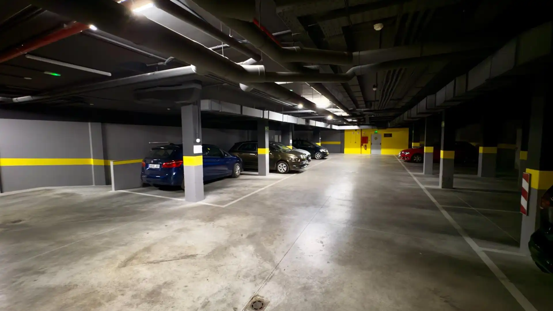 Parking of Flat for rent in Granada  with Air Conditioner, Heating and Terrace