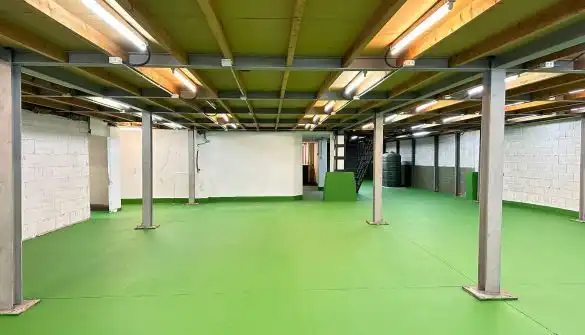 Fabrikhallen zur Miete in Santander