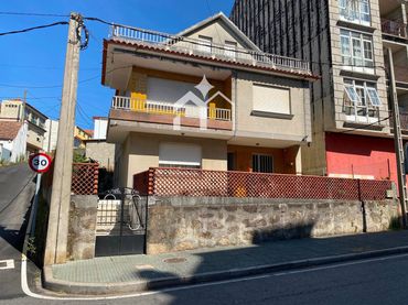 House with balcony for sale in Moaña
