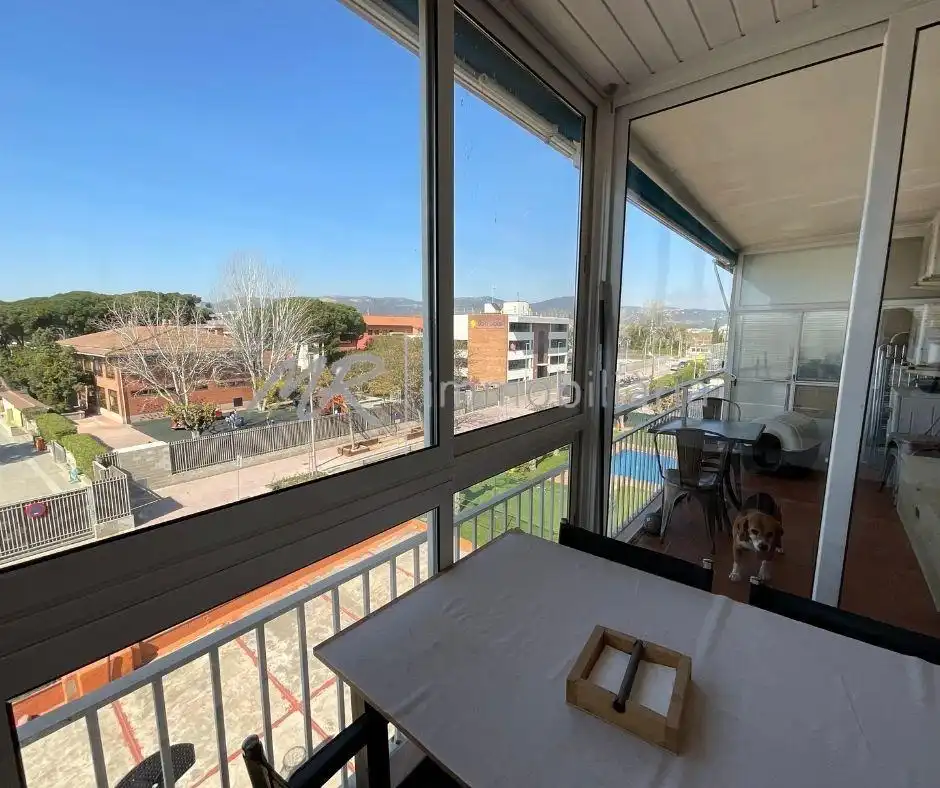 Vista exterior de Àtic en venda en Gavà amb Aire condicionat, Calefacció i Jardí privat