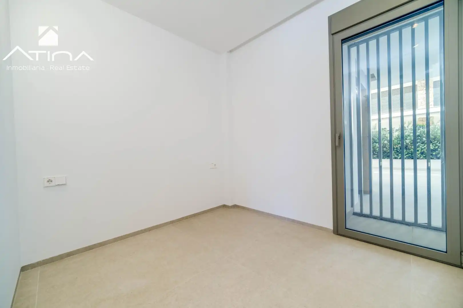 Ground floor for sale in Calle Calle Génova, Montañar - El Arenal