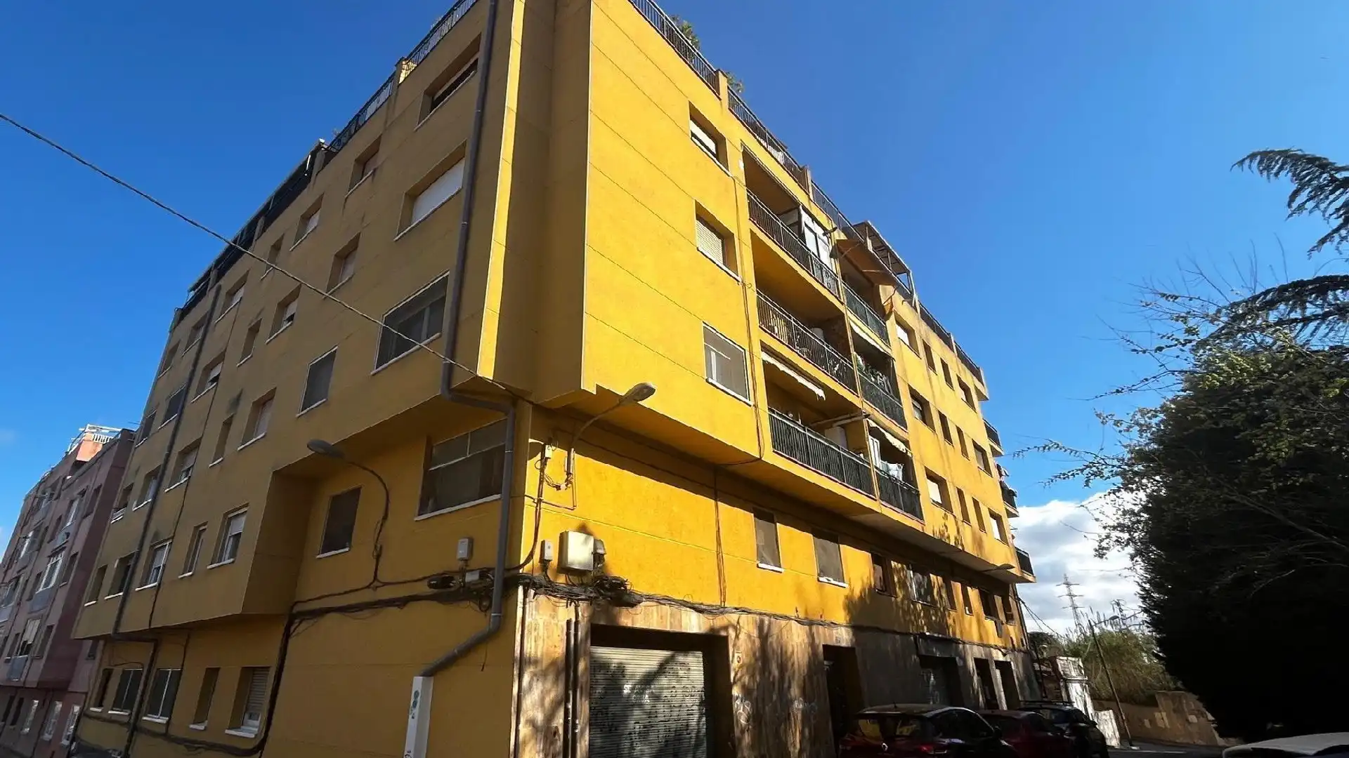 Vista exterior de Piso en venta en Montcada i Reixac con Terraza