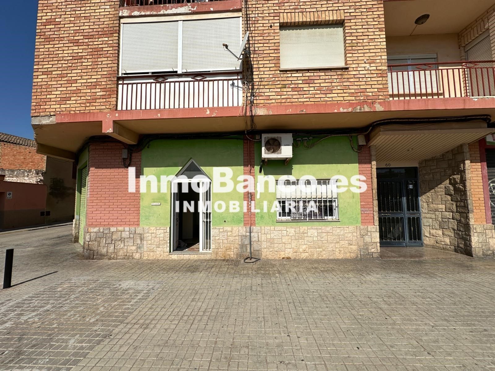 Vista exterior de Traster en venda en Moncada