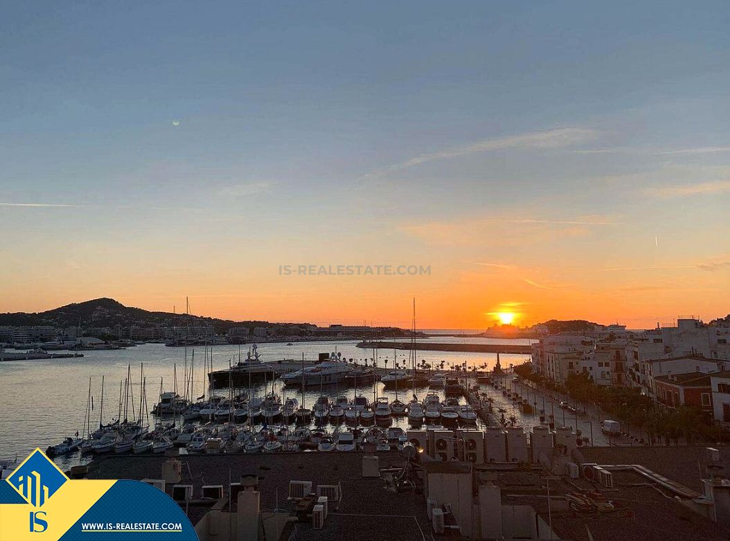 Vista exterior de Àtic en venda en Eivissa amb Terrassa i Moblat