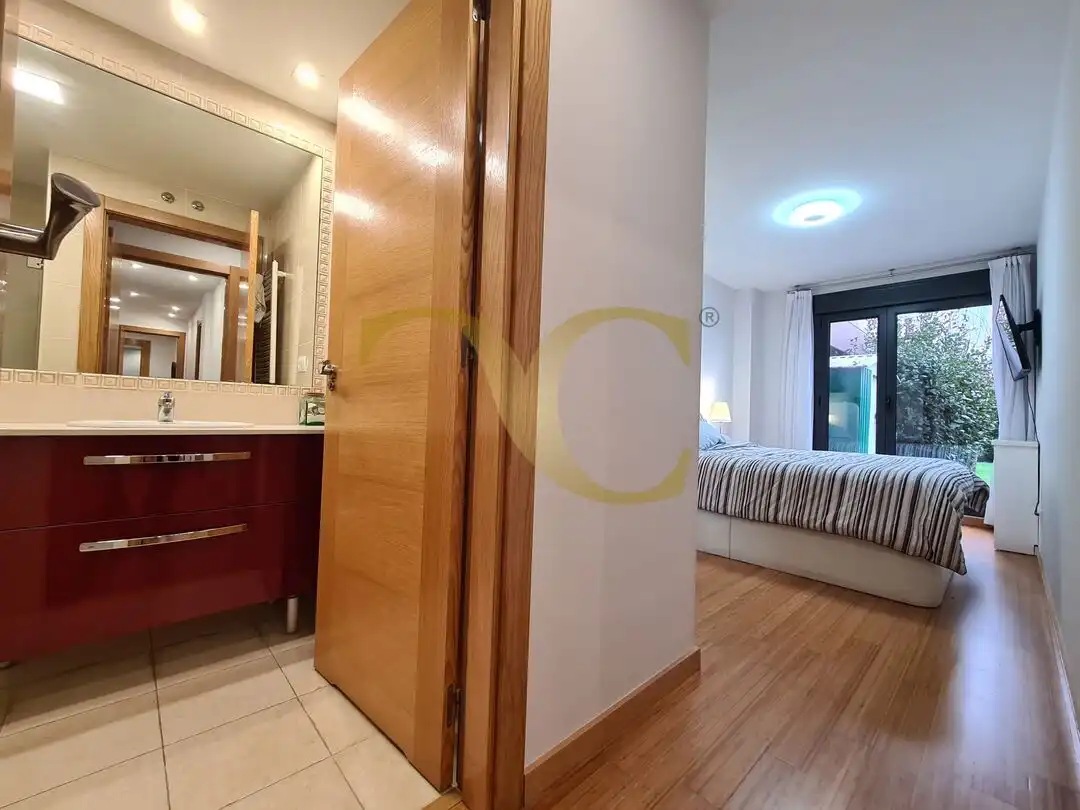 Schlafzimmer von Wohnung zum Verkauf in Oviedo  mit Heizung, Privatgarten und Terrasse