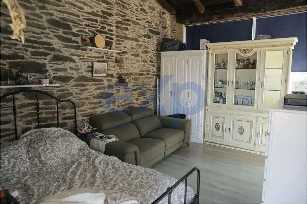 Wohnzimmer von Country house zum Verkauf in Touro mit Privatgarten und Terrasse