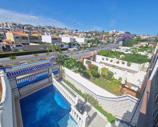 Piscina de Casa adosada en venda en Rincón de la Victoria amb Calefacció, Jardí privat i Terrassa