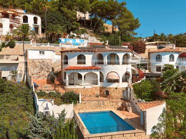 Detached house with balcony for sale in Benissa pueblo