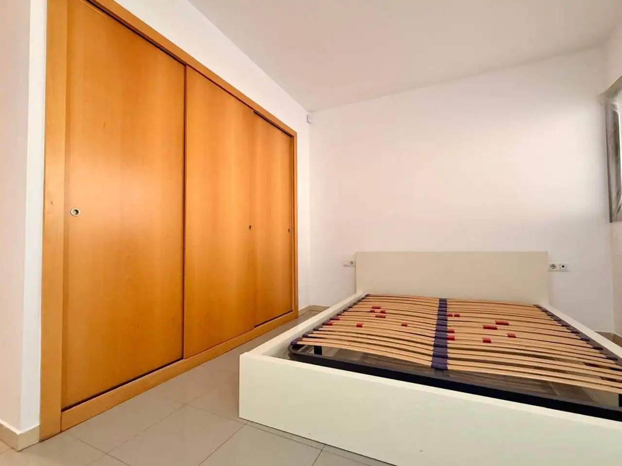 Schlafzimmer von Wohnung zum Verkauf in Girona mit Heizung, Terrasse und Gemeinschaftspool