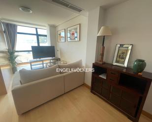 Sala d'estar de Apartament de lloguer en  Madrid Capital amb Aire condicionat, Calefacció i Piscina