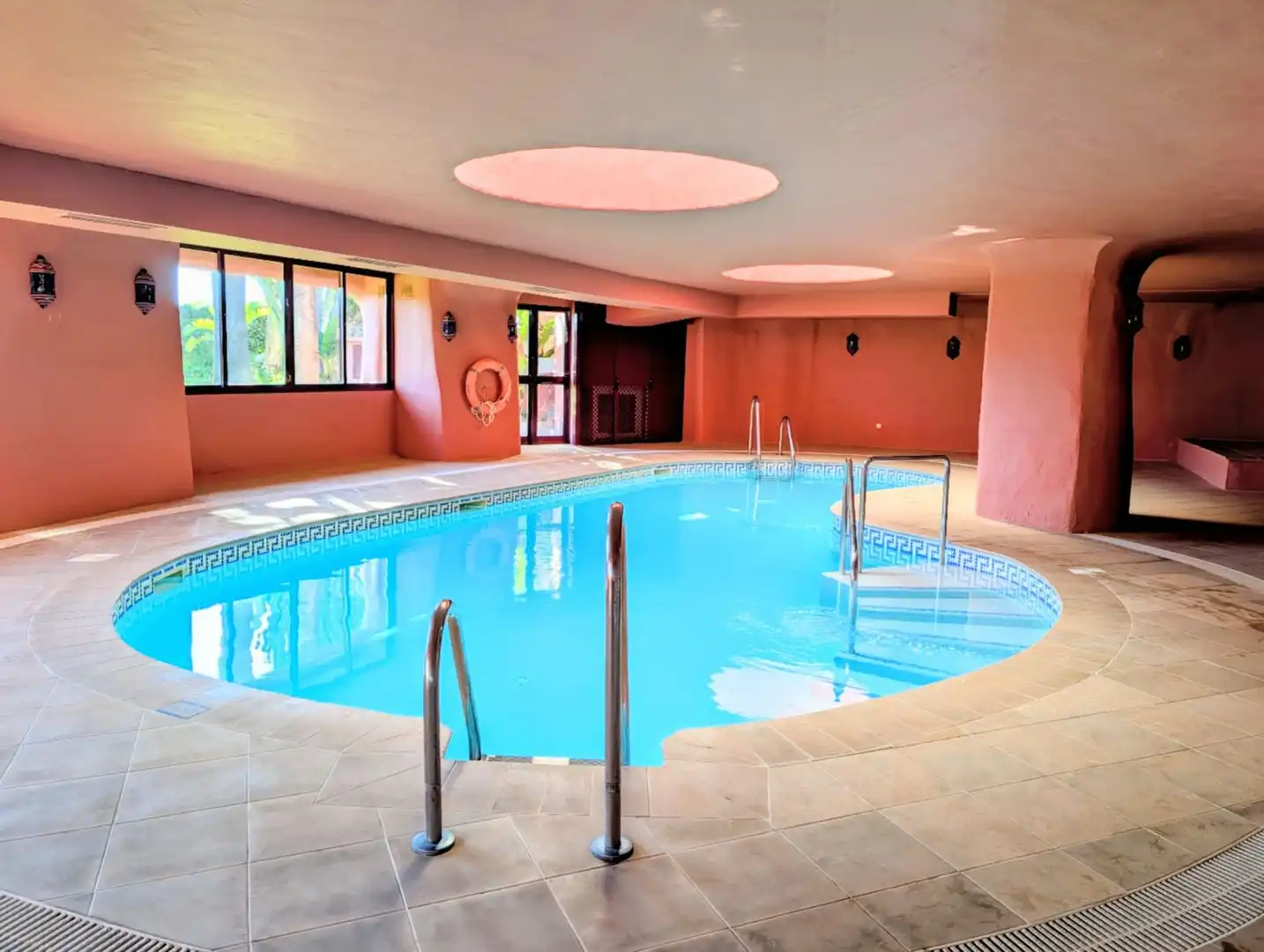Piscina de Ático en venta en Estepona con Aire acondicionado, Calefacción y Terraza