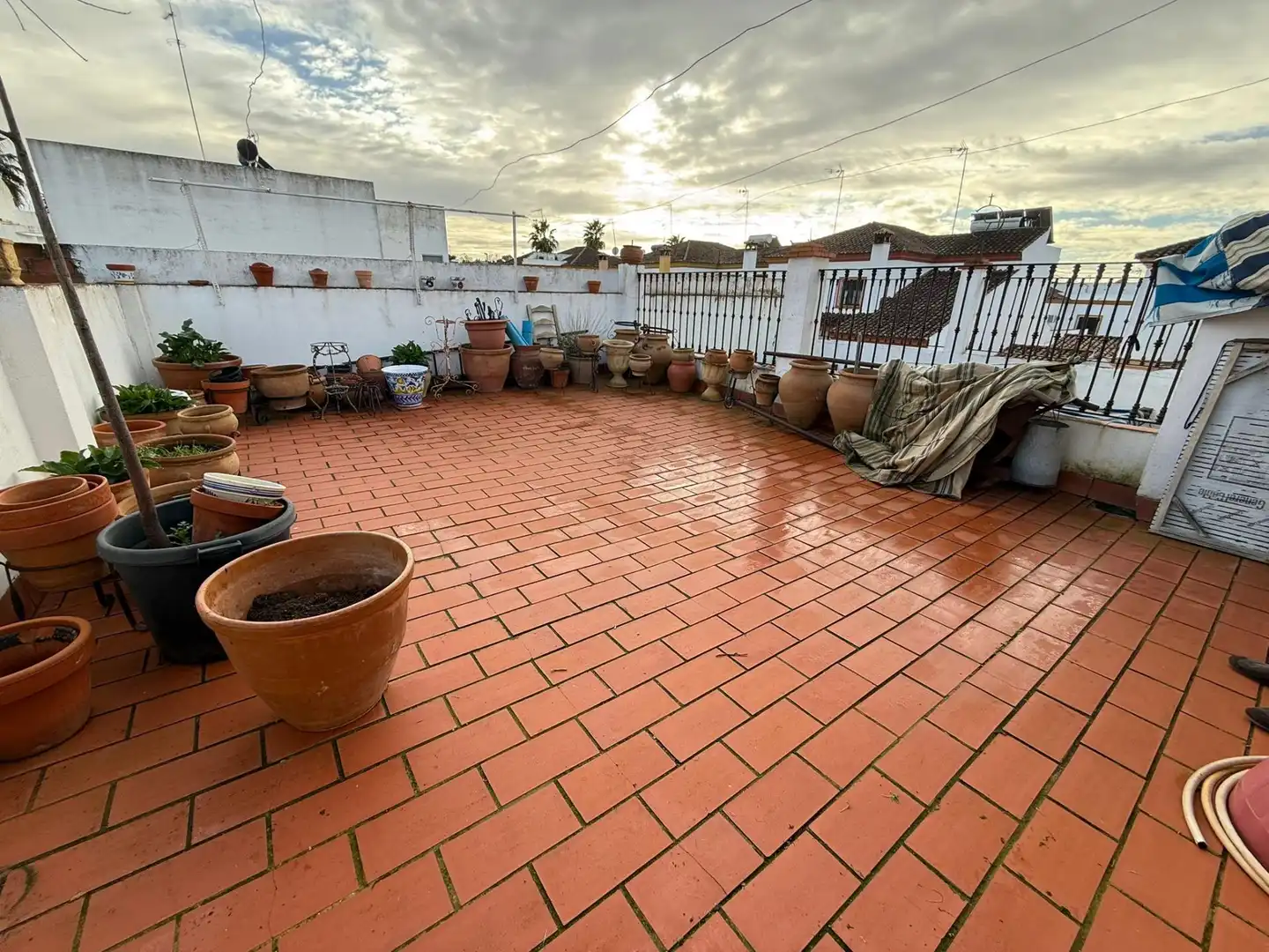 Terrassa de Casa adosada en venda en Sanlúcar la Mayor amb Aire condicionat, Terrassa i Balcó