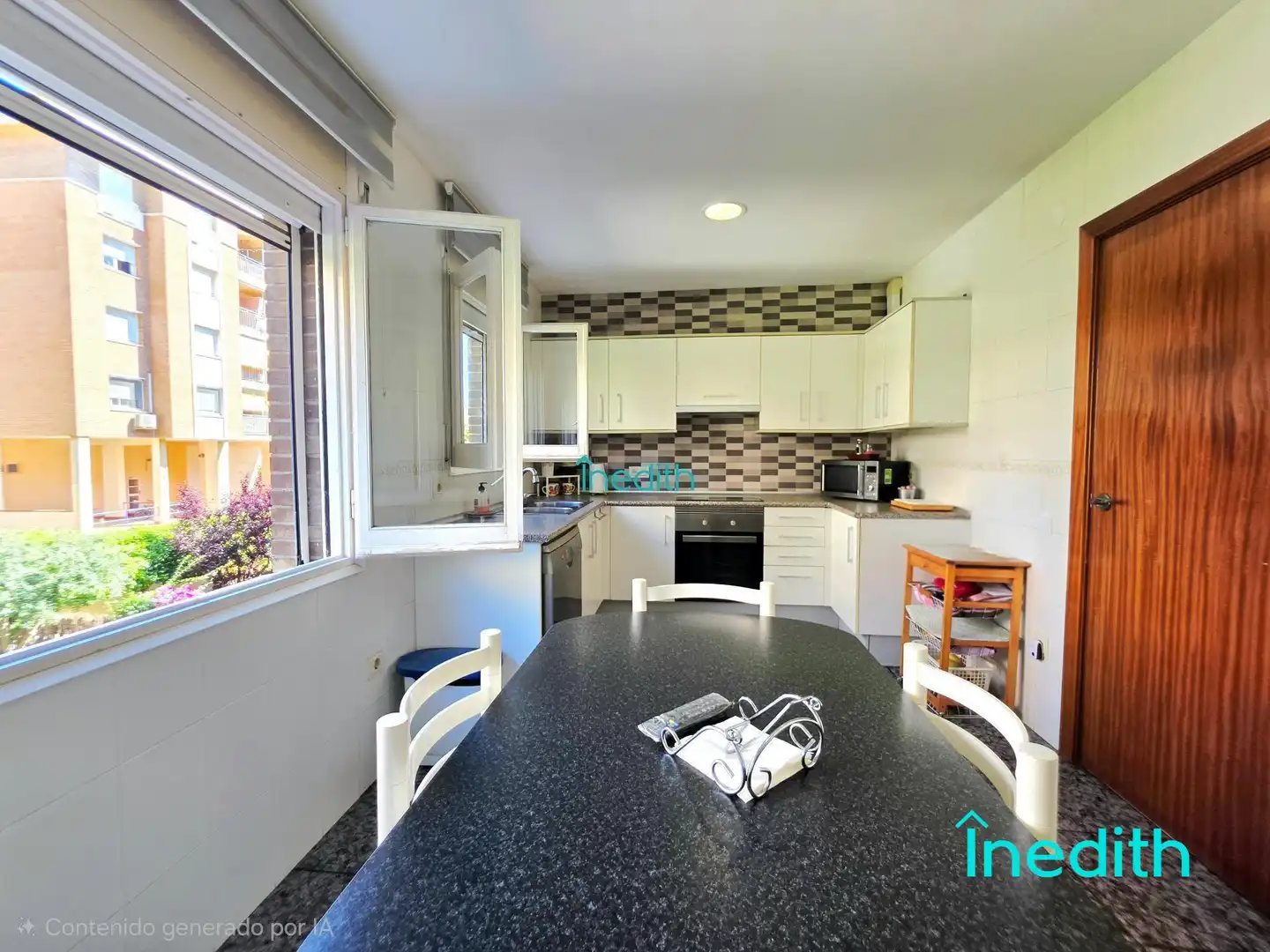 Cocina de Casa o chalet en venta en Viladecans con Calefacción, Jardín privado y Terraza