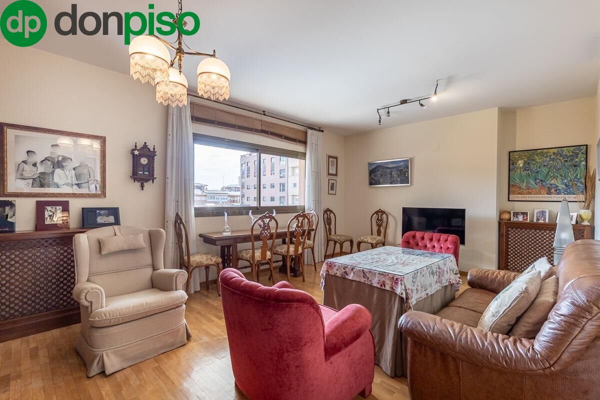 Living room of Flat for sale in  Granada Capital