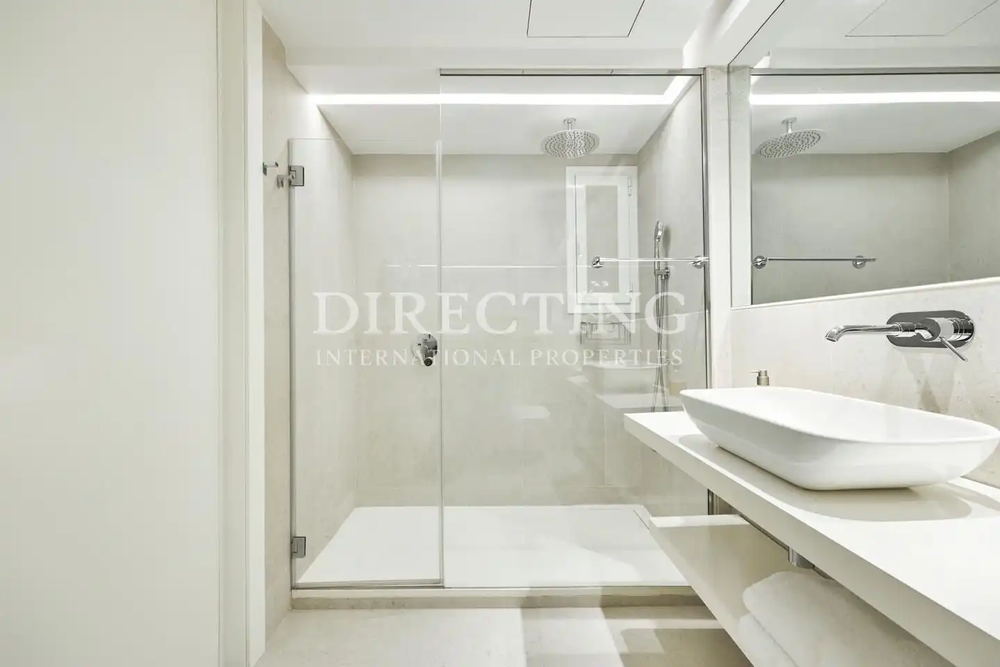 Badezimmer von Wohnung zum Verkauf in Madrid mit Klimaanlage und Heizung