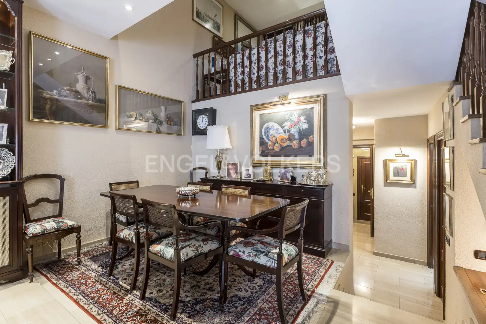 Esszimmer von Einfamilien-Reihenhaus zum Verkauf in Barcelona mit Heizung, Privatgarten und Parkett