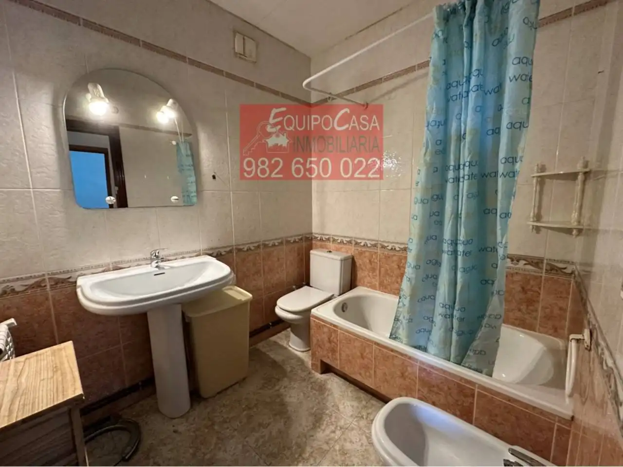 Baño de Casa adosada en venta en Lugo con Calefacción, Terraza y Amueblado