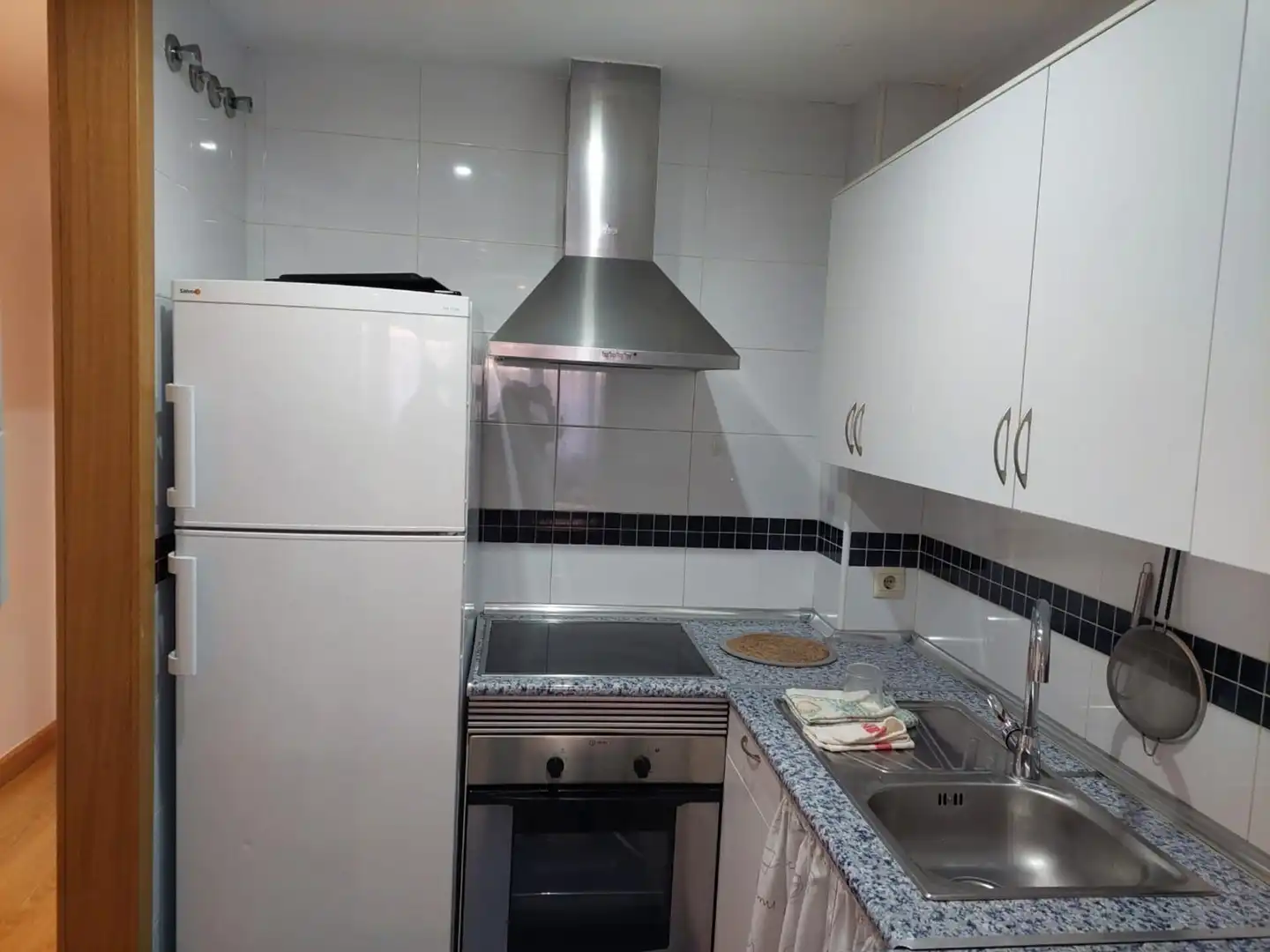 Cuina de Apartament de lloguer en El Molar (Madrid) amb Terrassa, Traster i Moblat