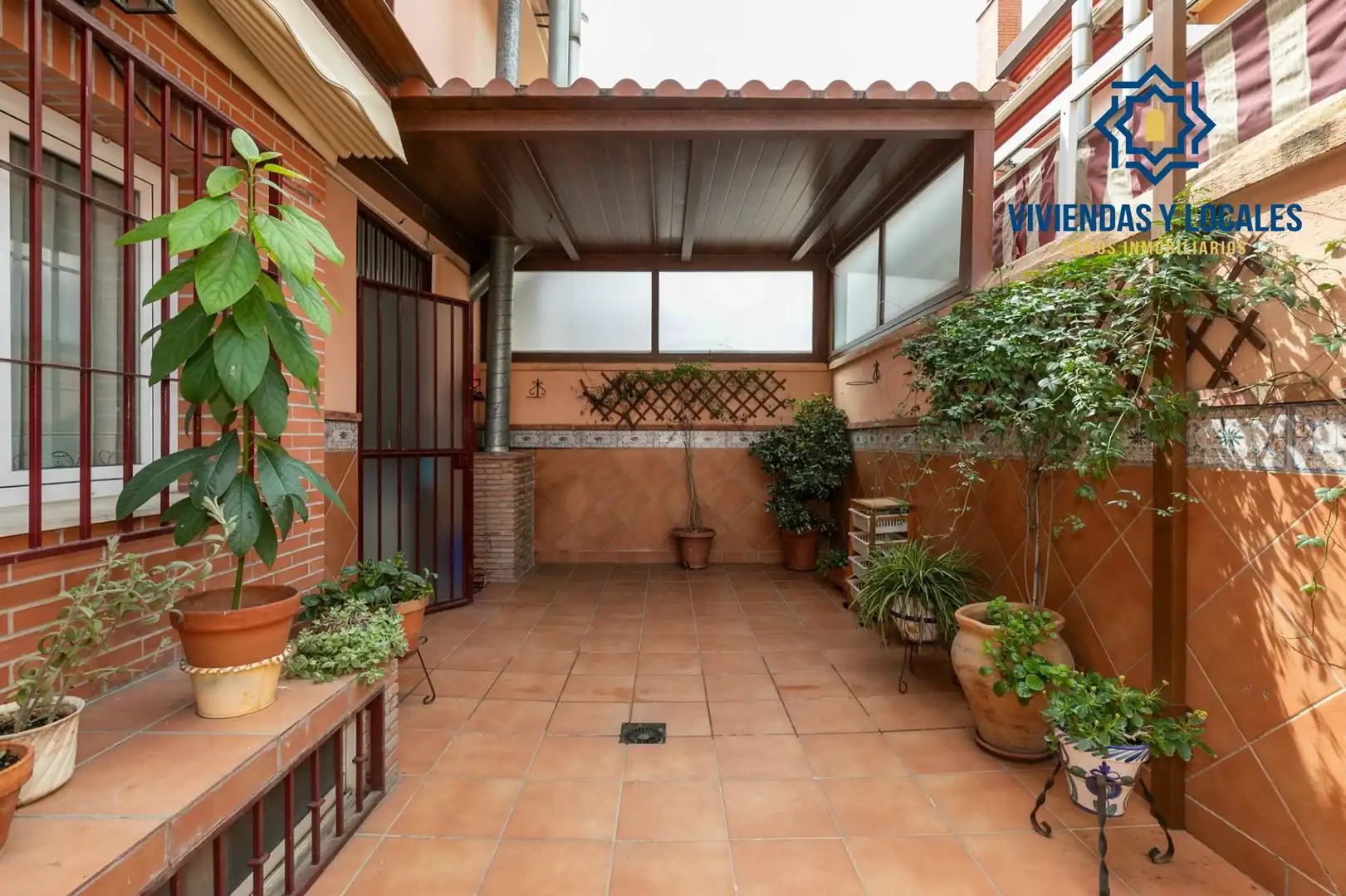 Casa adosada en venta en Angustias - Chana - Encina