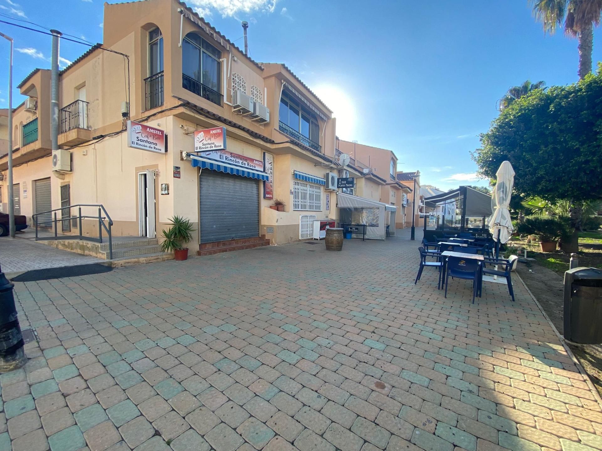 Vista exterior de Local en venda en La Unión amb Aire condicionat i Moblat