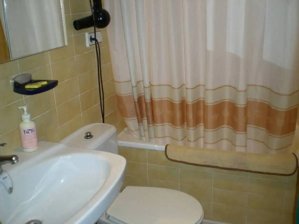 Bany de Casa o xalet en venda en Manresa amb Calefacció, Terrassa i Moblat