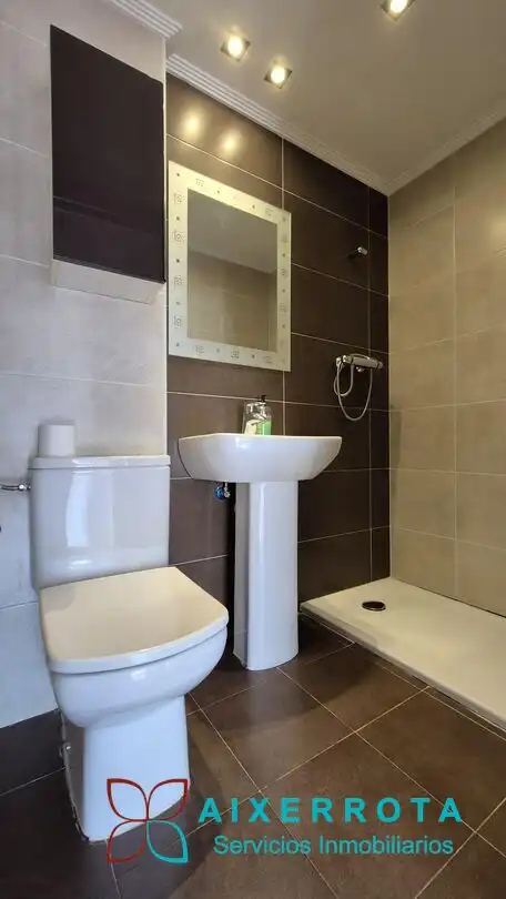 Baño de Ático en venta en Leioa con Calefacción, Terraza y Trastero