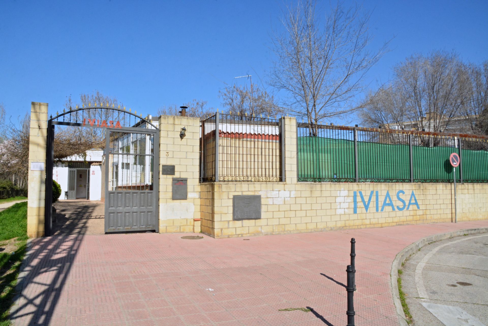 Vista exterior de Piso en venta en Alcalá de Henares con Calefacción, Terraza y Piscina