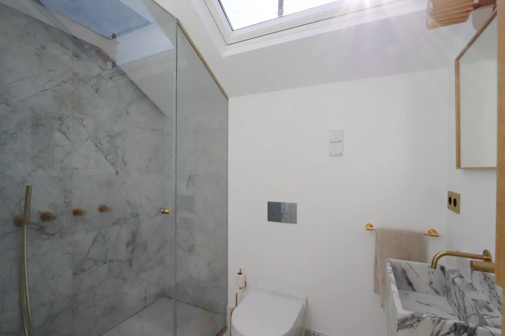 Bathroom of Attic for sale in Madrid  with Air Conditioner, Heating and Parquet flooring