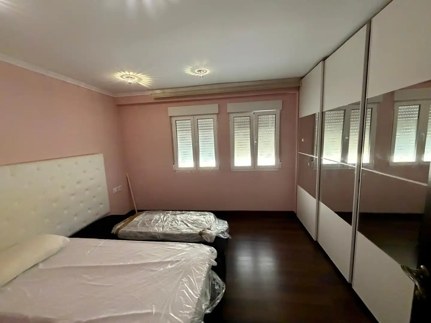 Schlafzimmer von Wohnung zur Miete in Moncada mit Klimaanlage, Parkett und Möbliert