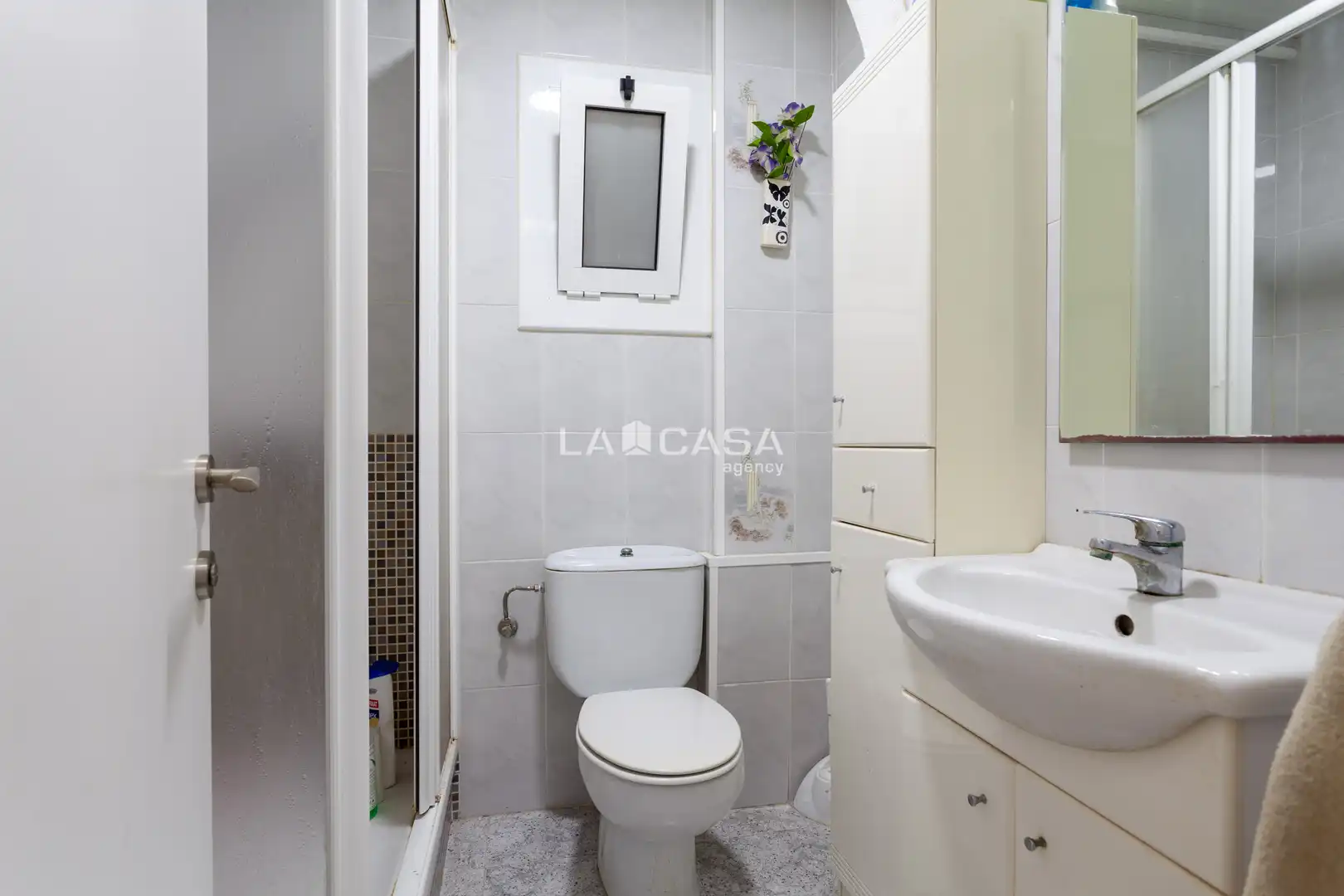 Bany de Pis en venda en L'Hospitalet de Llobregat amb Balcó
