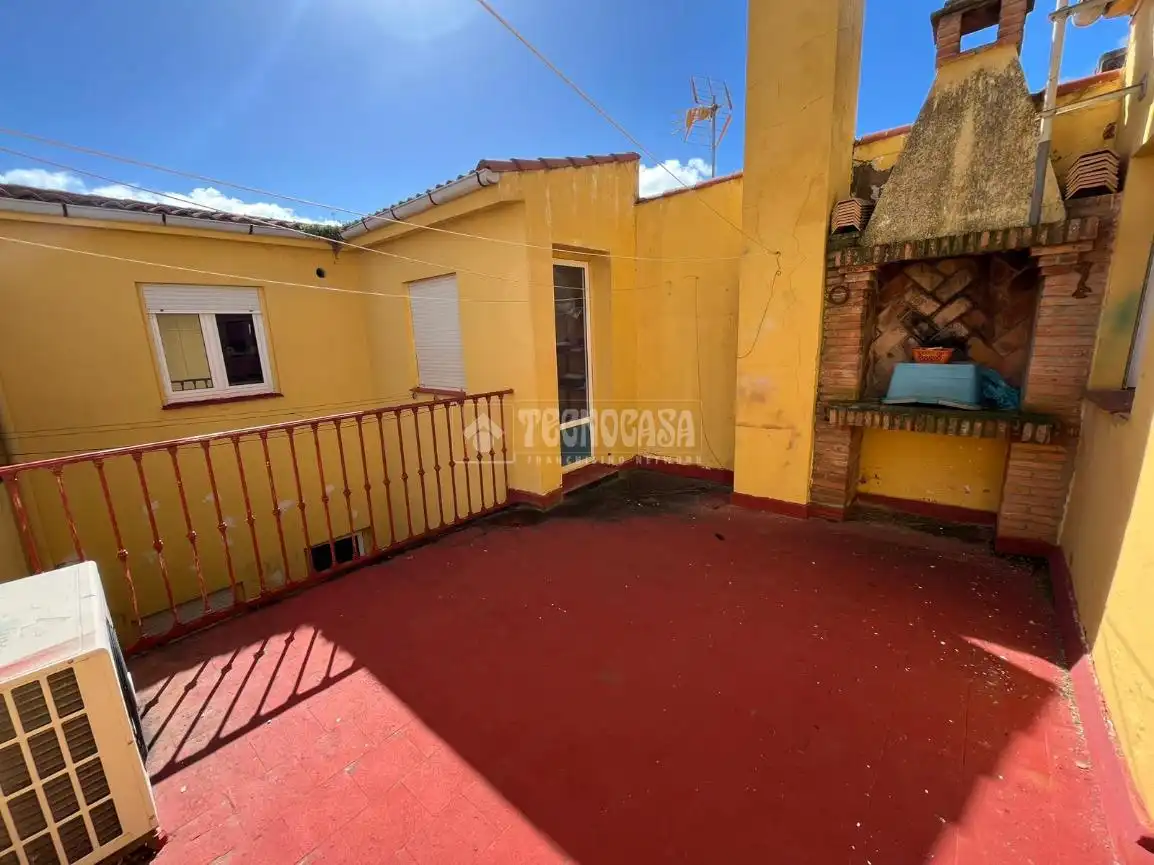 Vista exterior de Casa adosada en venta en Linares con Aire acondicionado y Calefacción