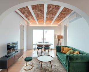 Living room of Flat to rent in  Barcelona Capital  with Air Conditioner, Heating and Parquet flooring