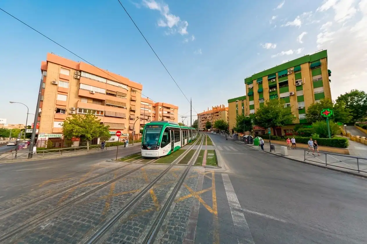 Vista exterior de Pis de lloguer en Granada amb Aire condicionat, Moblat i Balcó