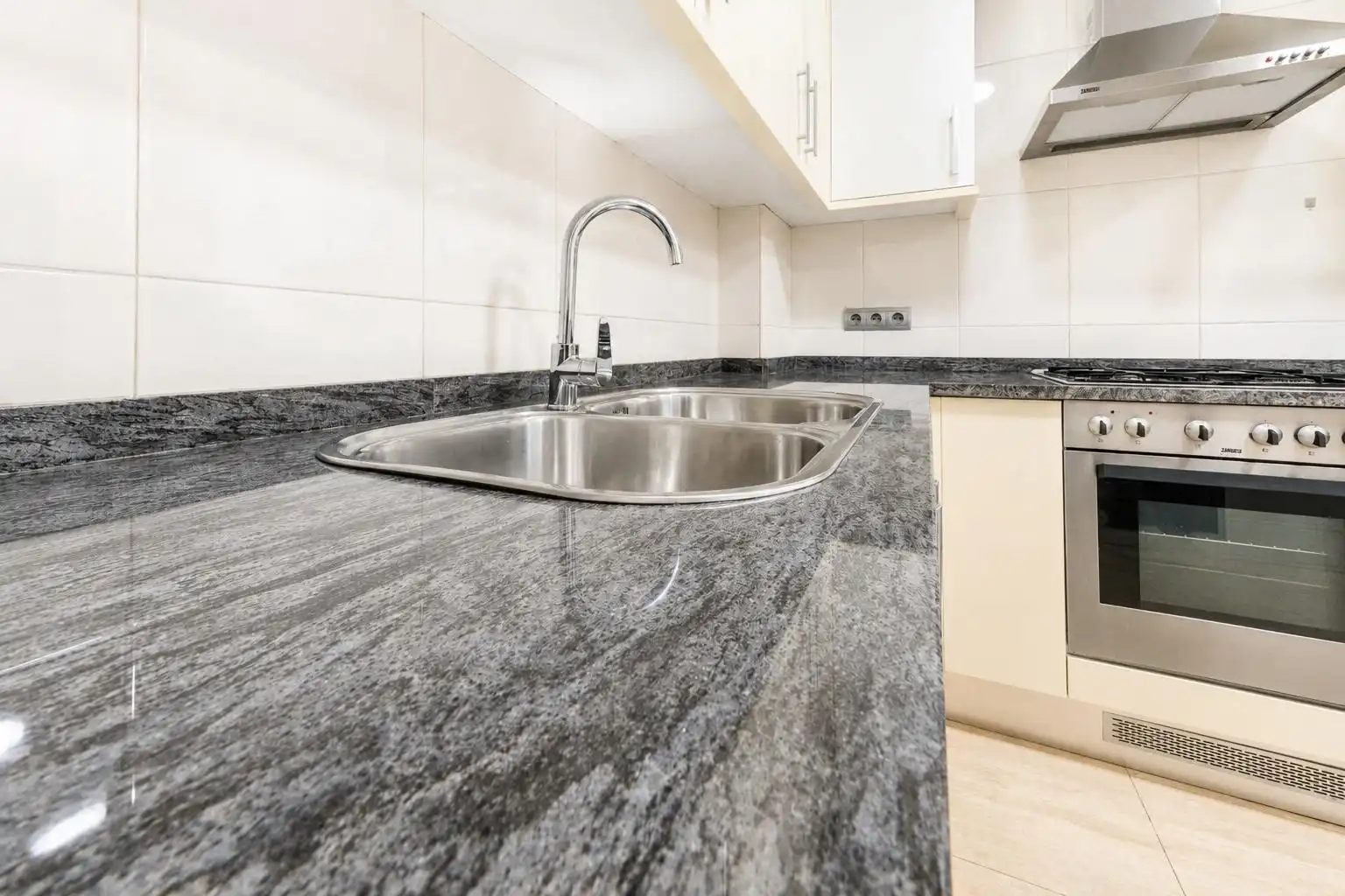 Cuina de Pis de lloguer en Sabadell amb Aire condicionat, Calefacció i Parquet