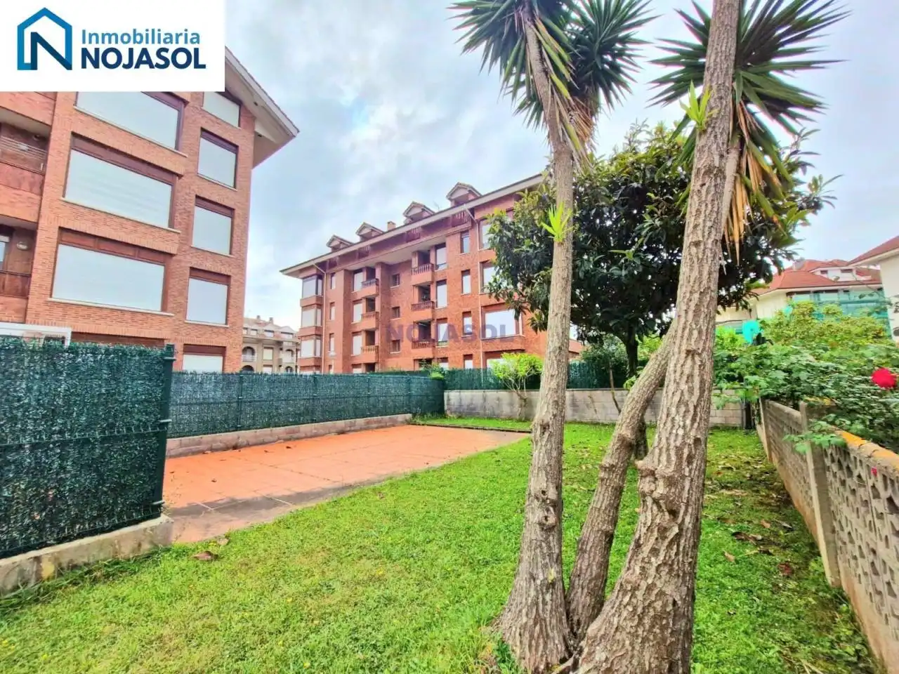 Vista exterior de Apartamento en venta en Noja con Calefacción, Jardín privado y Terraza