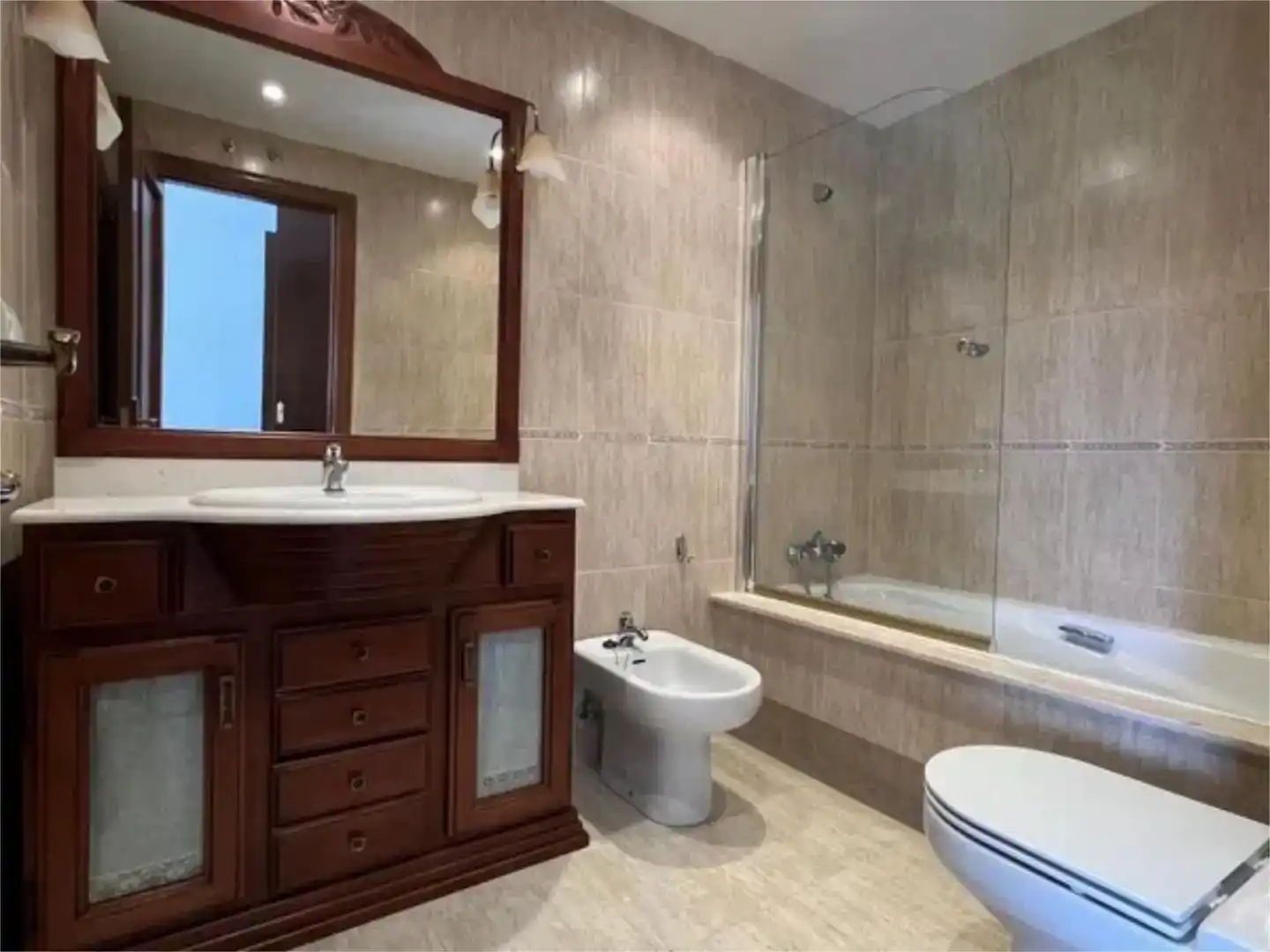 Bathroom of Flat for rent in Sojuela  with Private garden, Parquet flooring and Storage room