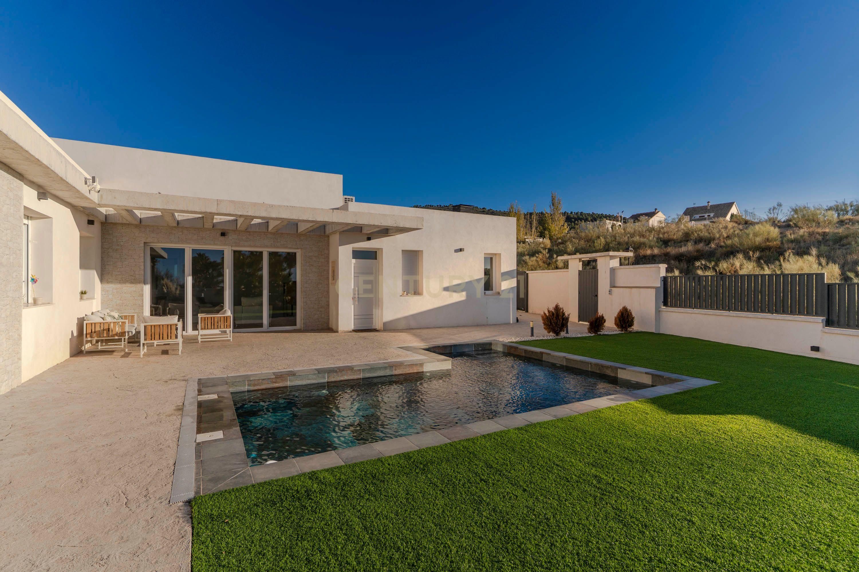 Vista exterior de Casa o xalet en venda en Dílar amb Jardí privat, Traster i Piscina