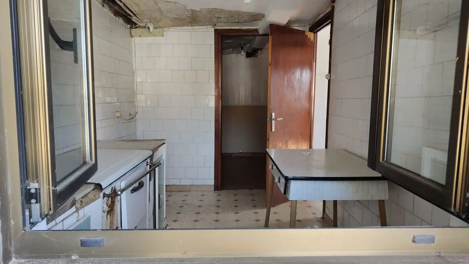 Cuina de Casa o xalet en venda en San Martín del Rey Aurelio amb Piscina