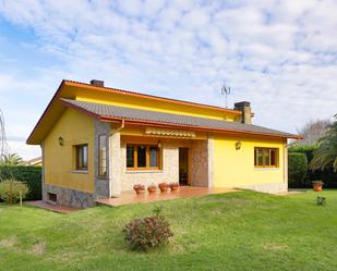 Vista exterior de Casa o xalet en venda en Villaviciosa amb Calefacció, Parquet i Traster