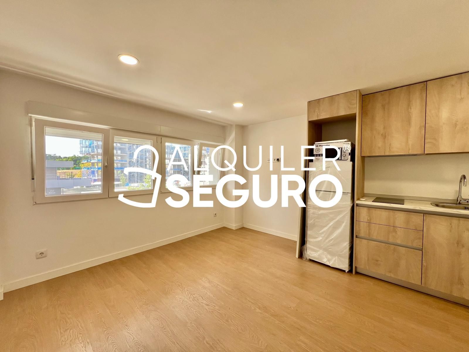 Habitación de Estudio de alquiler en  Madrid Capital con Aire acondicionado y Calefacción