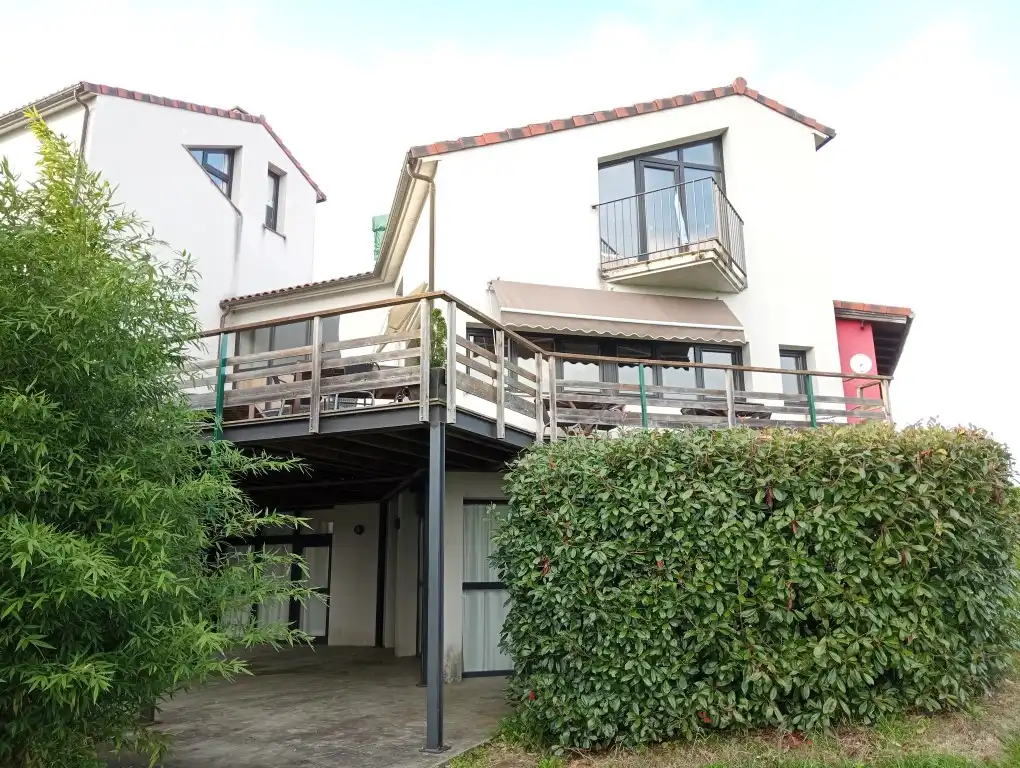 Vista exterior de Casa o xalet en venda en Cabranes amb Aire condicionat, Calefacció i Jardí privat