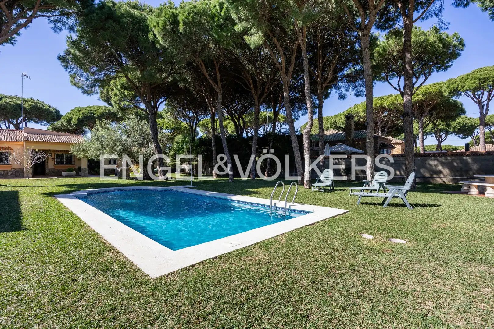 Piscina de Casa o chalet en venta en Chiclana de la Frontera con Calefacción, Jardín privado y Terraza