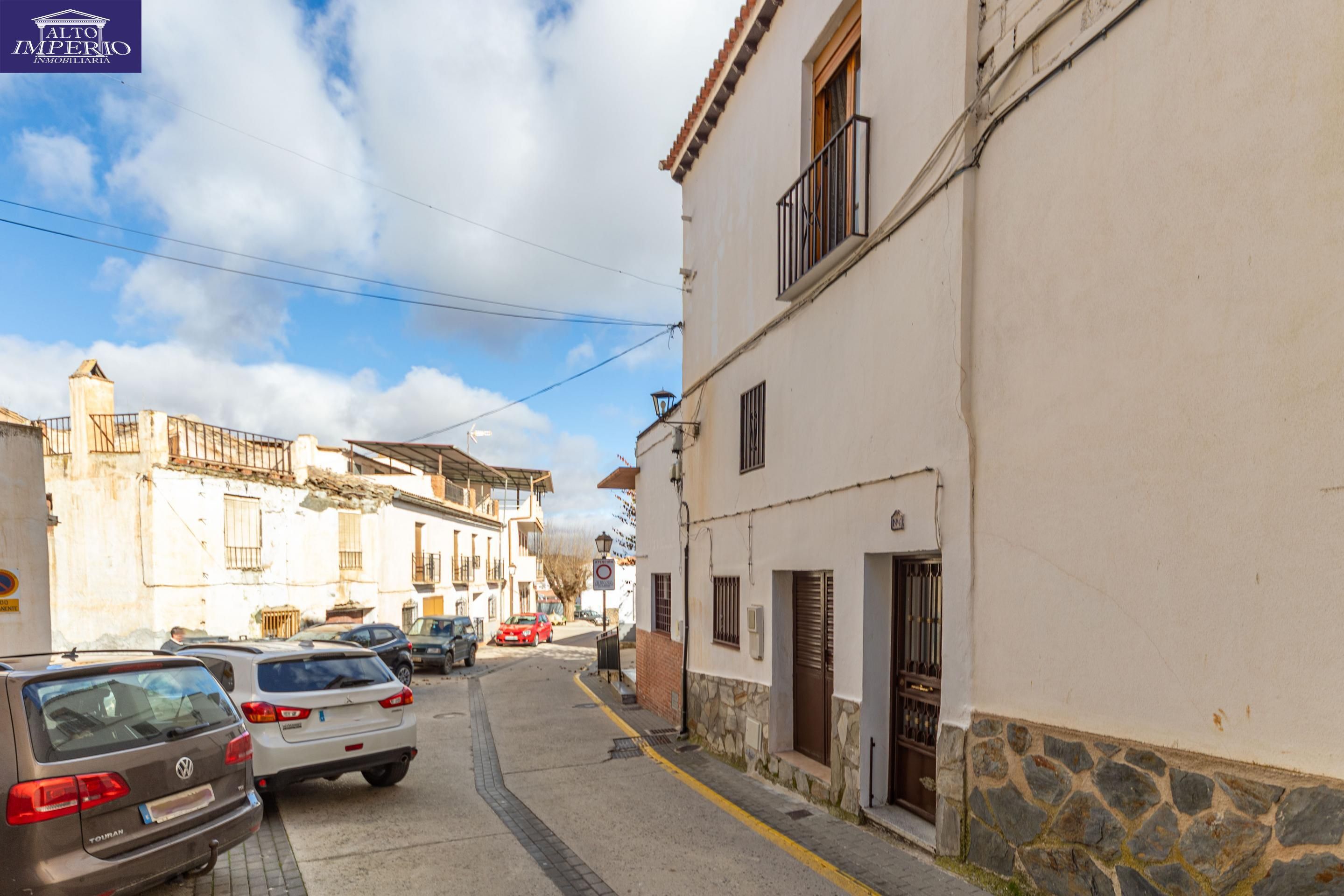 Vista exterior de Casa adosada en venda en La Peza amb Balcó