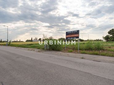 Terreno industrial en venta en Carrer Pla de la Seva 1
