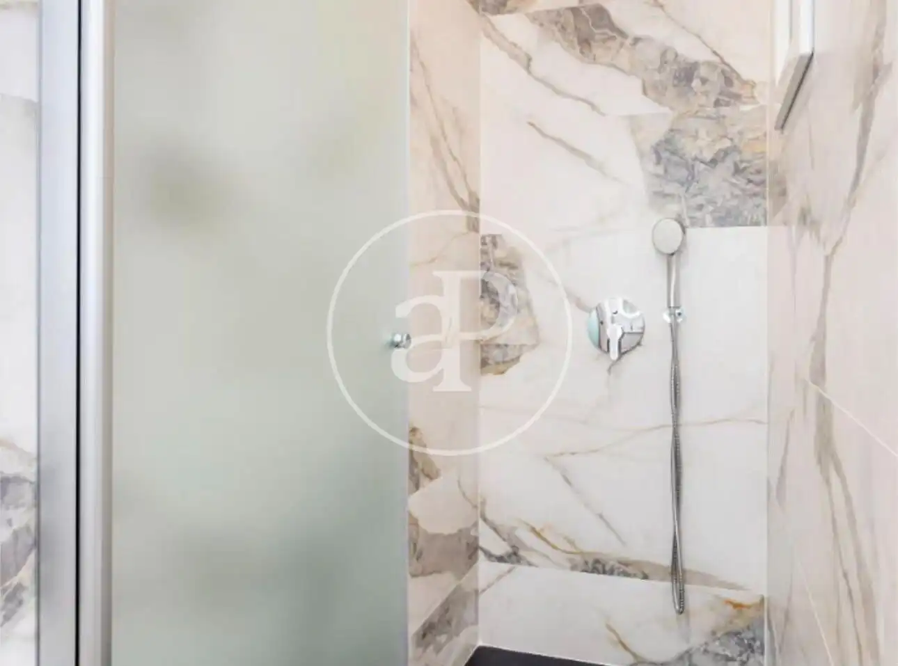 Baño de Piso de alquiler en Valencia con Aire acondicionado, Calefacción y Terraza