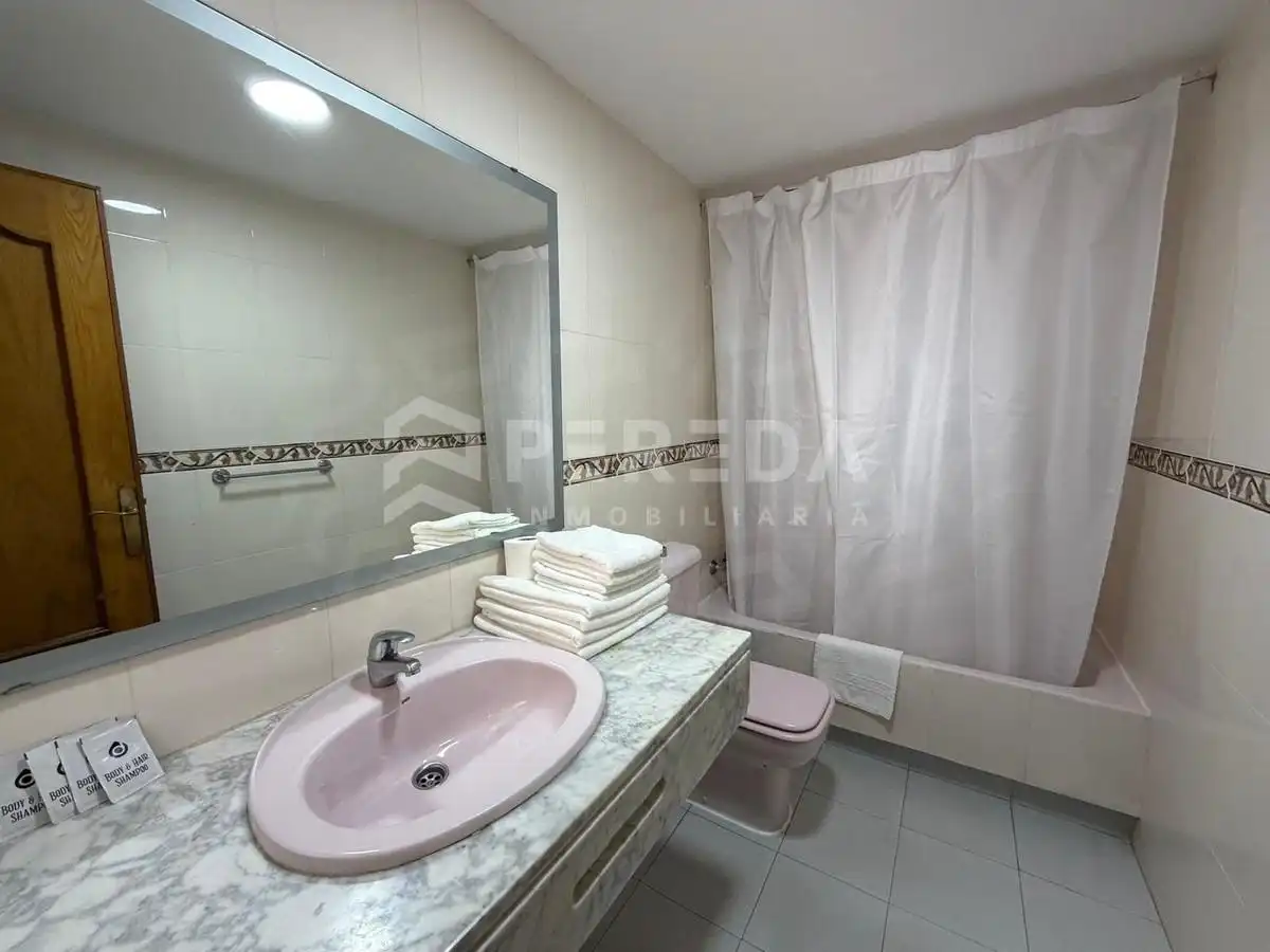 Baño de Apartamento en venta en Roquetas de Mar con Aire acondicionado, Jardín privado y Terraza