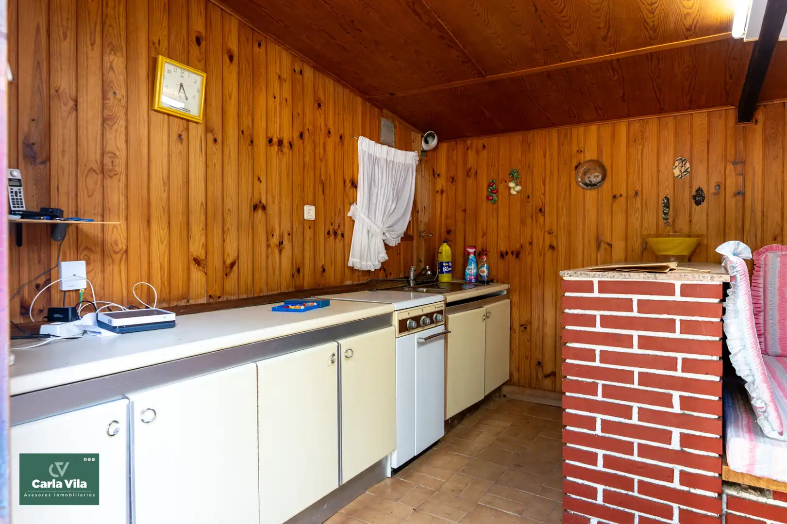 Cuina de Casa o xalet en venda en Lugo amb Calefacció, Jardí privat i Parquet