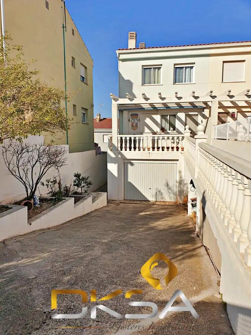 Casa adosada en venda a Calle LA PEDRISA, Costur